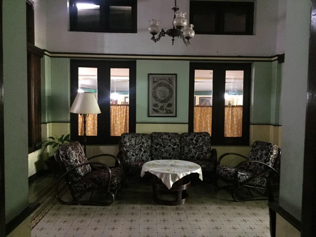 Splendid Inn Malang Exterior foto